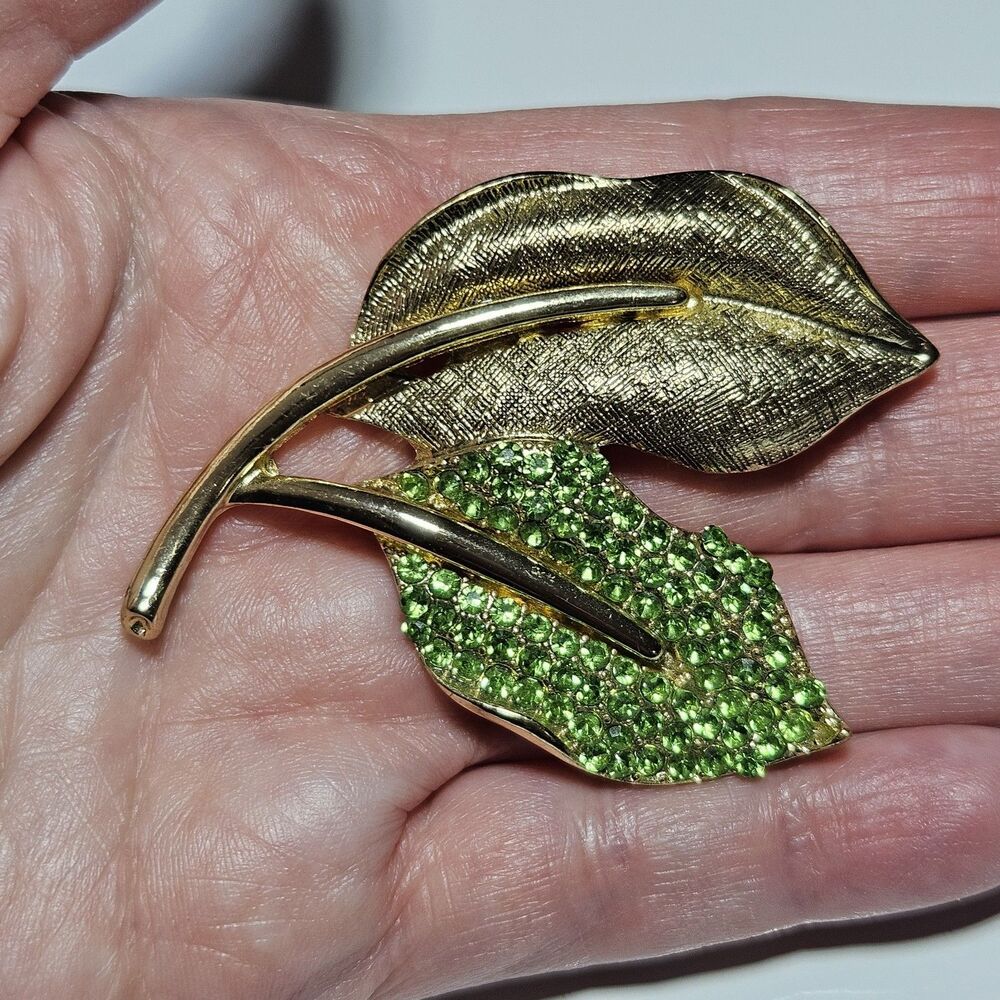 Vintage Gold Tone Green Rhinestone Double Leaf Textured Brooch
